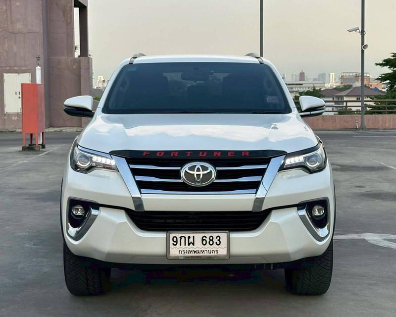 Toyota Fortuner 2.4G เกียร์ Auto 2WD สีขาวมุก ปี 2019 จด 2020 รูปที่ 2