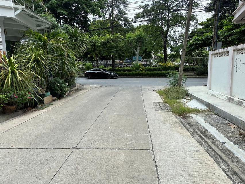 ขายที่ดินเปล่า ถมแล้วสูงกว่าถนน ทำเลดี เดินทางสะดวก น้ำไฟเข้าถึง ย่านประชานิเวศน์  4