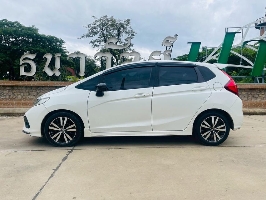   Honda Jazz 1.5 RS AT 2017 รถบ้านเจ้าของเดียว  4