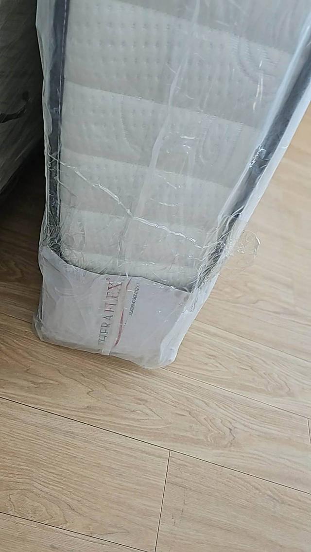 ที่นอน ขนาด 6 ฟุต ยี่ห้อ THERAFLEX พร้อมเตียง รูปที่ 1