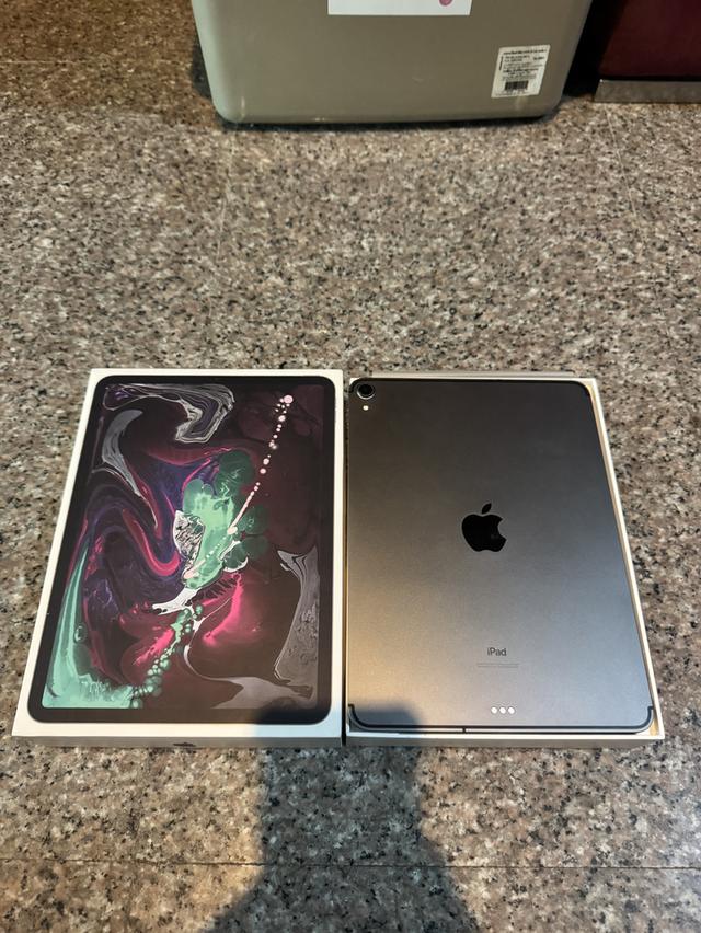 ขายๆๆๆถูกๆๆiPadPro11นิ้วสีSpace Gray 256กิ๊กWifi Celluer มีกล่องอีมี่ตรงใส่ซิมได้ใช้งานดีทุกๆฟังชั่นสูนTrueทุกๆฟังชั่นรีสโตได้ตลอดไม่มีติดไอคราว Model 2