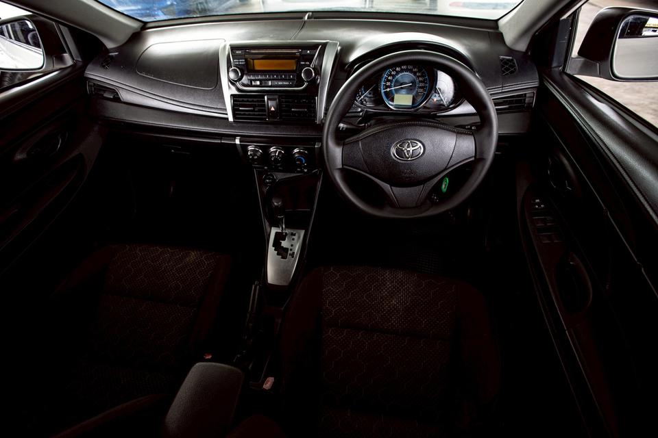 Toyota Vios 1.5E ปี 2017 สีขาว 18
