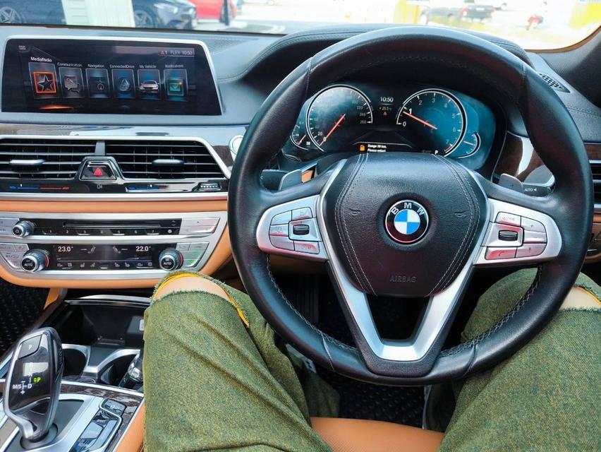 รหัสรถ KPV7414 2017 BMW 740li Limousine สีดำ 6