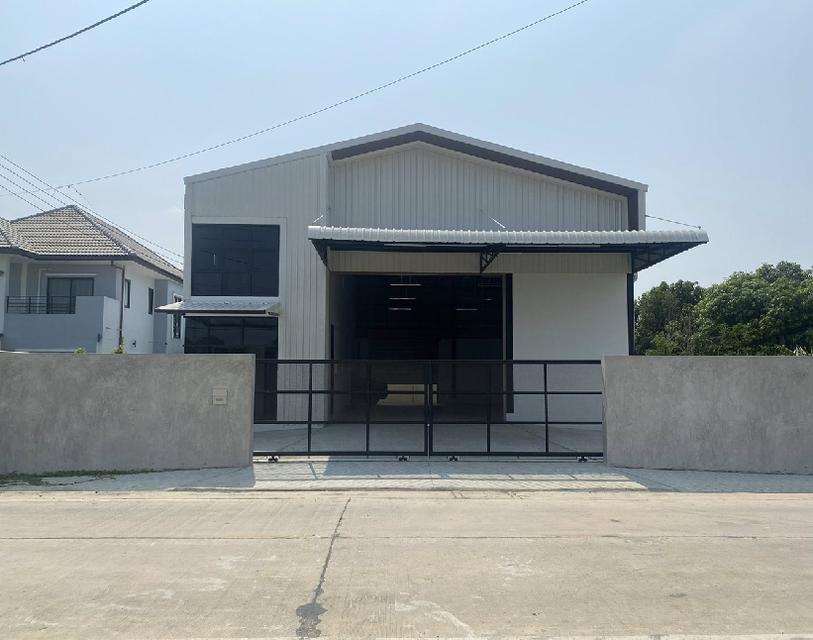 ให้เช่าโกดัง พร้อมสำนักงาน ซอยนุ่มประสงค์ 2 บางกรวย-ศาลายา อยู่ระหว่างพุทธมณฑลสาย 4 และ 5 ใกล้ ม.มหิดล โกดังสวยมาก 2