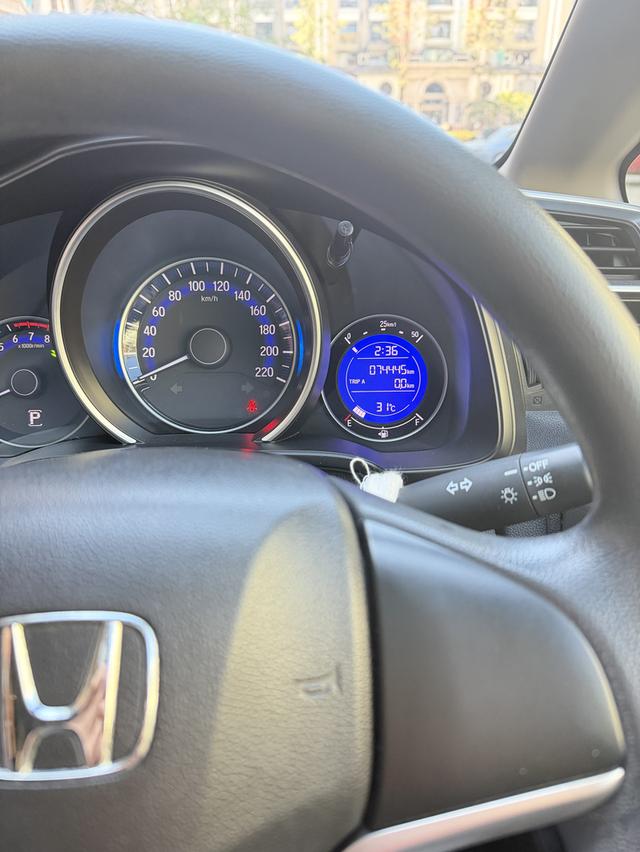 Honda JAZZ ปี2019รถบ้านเจ้าของขายเอง ไมล์เพียง74445โล เข้าศูนย์ตลอด 370000 รูปที่ 10