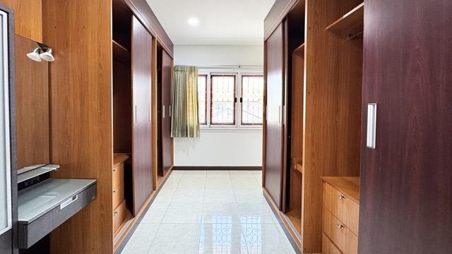 MHR82 บ้านสวยทิศใต้ ลมดีไม่ร้อน! เคหะนคร 3 แต่งครบ Built-in ทั้งหลัง 4 นอน 3 น้ำ ใกล้เตรียมพัฒน์และทางด่วน 2