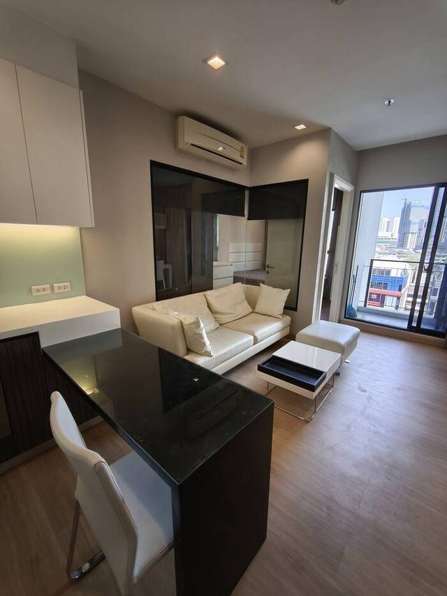 เช่าถูก 17,000 บาท ** 1 ห้องนอน ** รหัส 100011 ** Urbano Absolute Sathorn-Taksin ** ติดรถไฟฟ้า กรุงธน ** 088-398-3835 MR.BOAT 1