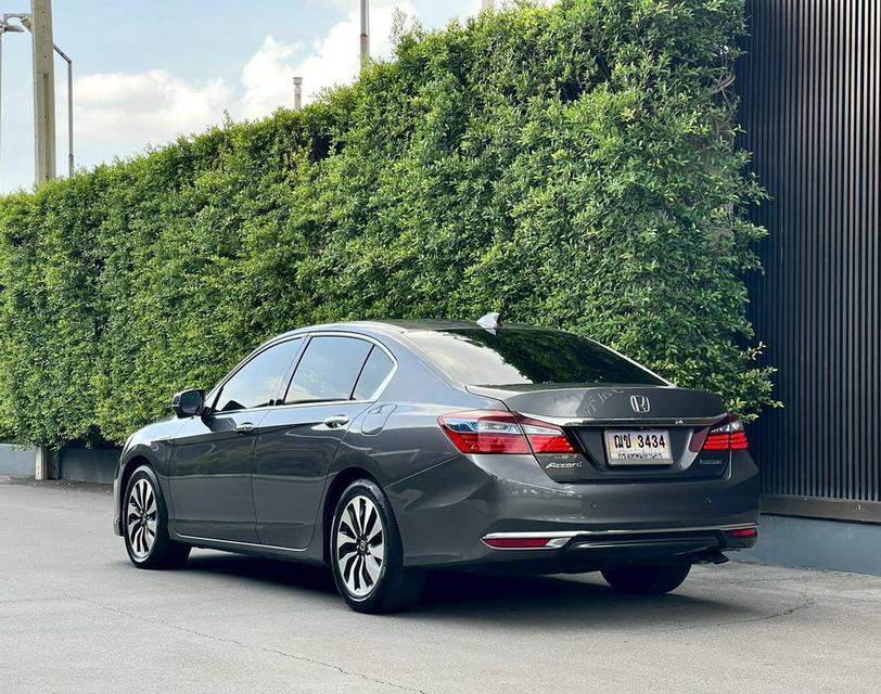 รหัสรถ AP3434 Honda Accord 2.0 HYBRID ปี 2017 สีเทา