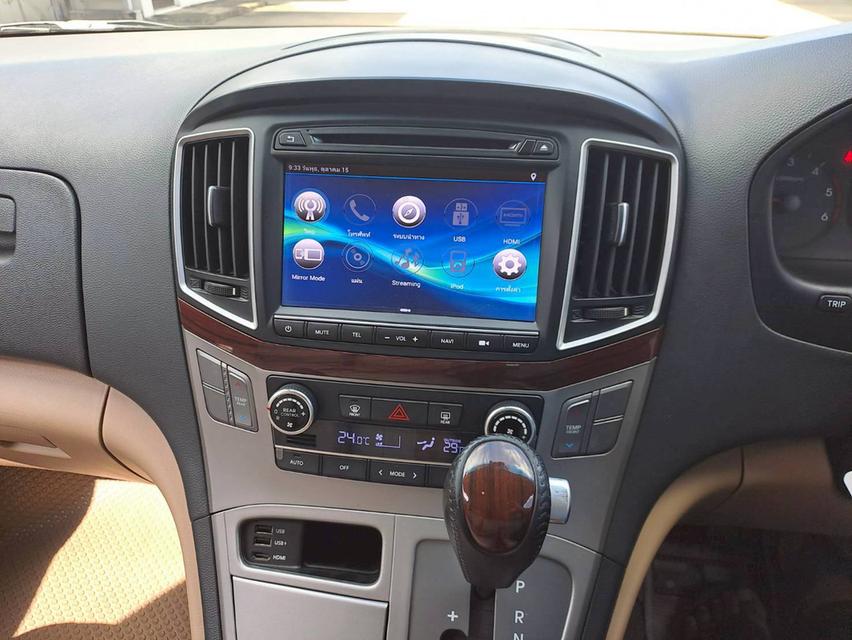 ปี 2017 HYUNDAI GRAND STAREX, 2.5 VIP (สีน้ำตาล) มือเดียวออกห้าง ประวัติดีมากรถเข้าศูนย์ตลอด 18