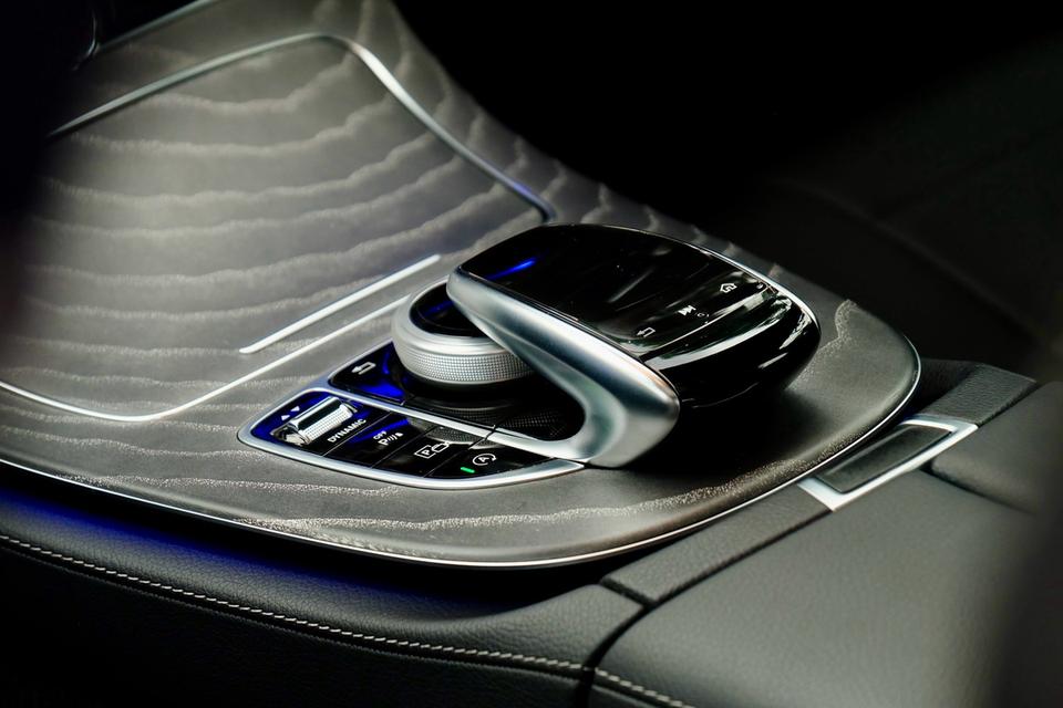 Mercedes-Benz CLS300d AMG W257 ปี 2020 สีขาว รถเจ้าของเดียว ประวัติครบทุกระยะ ราคาดี ช้าอด!! รูปที่ 17
