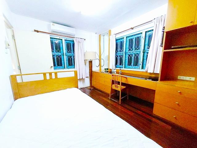 พร้อมเฟอร์ฯ สวย สภาพดี 60 ตร.วาตลาดนัดสัมมากร 1กม.ให้เช่าบ้านเดี่ยว 2 ชั้น.ม.นานาชาติแสตมฟอร์ด 2.9 กม. เดอะพาซิโอ ทาวน์ 5