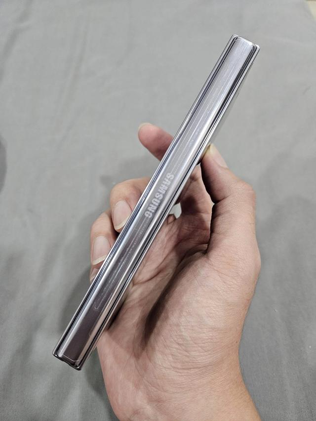 Samsung Galaxy Z Fold 5 สภาพเครื่อง สวยมาก 2