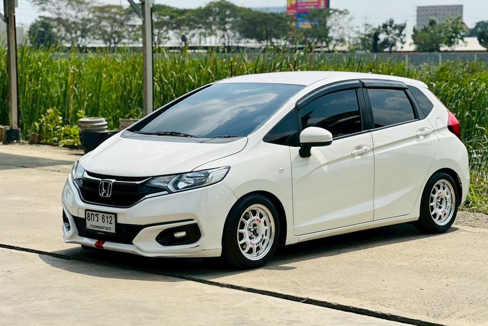 รถบ้านแท้ ราคาดี ไมล์6x,xxxโลรถวัยรุ่นนิยม สวย เดิม หล่อๆเท่ห์ ทรงนี้ถูกใจวัยกำลังหารถไปใช้ขับ แต่งRS  #HONDA NEW JAZZ (GK) 1.5V ปี2019 สีขาว เกียร์ออ รูปที่ 2