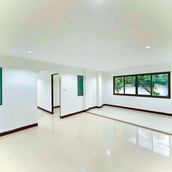 แฮปปี้แลนด์ บ้านเดี่ยวหลังใหญ่ คฤหาสน์ ฝึกสุนัขได้ NIDA โลตัสบางกะปิ 2.1กม. 8นอน 3น้ำ นวมินทร์77-83 96ตร.ว. 450ตร.ม. 5