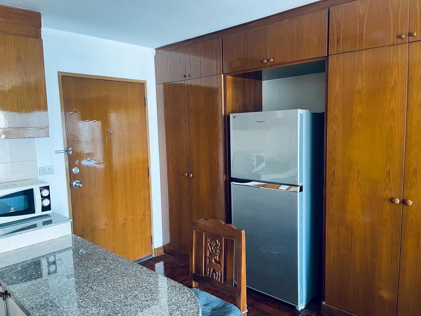 Furnished room for rent on Sathorn Road at Silom Suite Condo opposite the AiA Sathorn Tower very close to BTS St.Louis 16