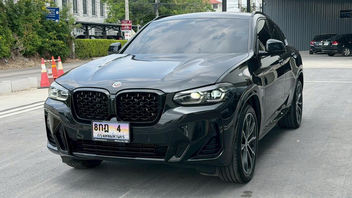 รถ SUV BMW x4 ปี 2024