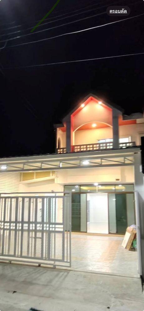 ขายทาวน์เฮ้าส์ 2 ชั้นรีโนเวทใหม่ทั้งหลัง หมู่บ้านเลขที่ 5 บางปลา ทำเลดี เดินทางสะดวก 2