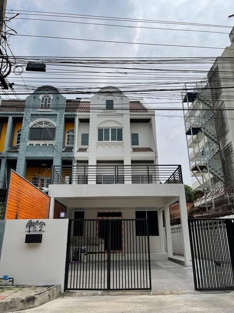 ให้เช่า Home Office 3 ชั้น 46 ตรว. 380 ตรม. ซอย ลาดพร้าว91 ใกล้รถไฟฟ้าสถานีมหาดไทย ใกล้ทางด่วน 1