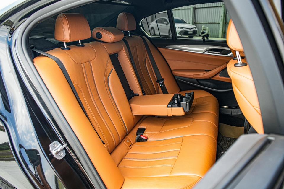 (แจ้งรหัสรถ CBL8588) BMW 530e 2.0 M Sport G30 AT 2018 รูปที่ 18