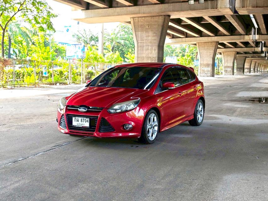 ขายรถ Ford Focus 2.0 Hatchback ปี 2013 สีแดง เกียร์ออโต้