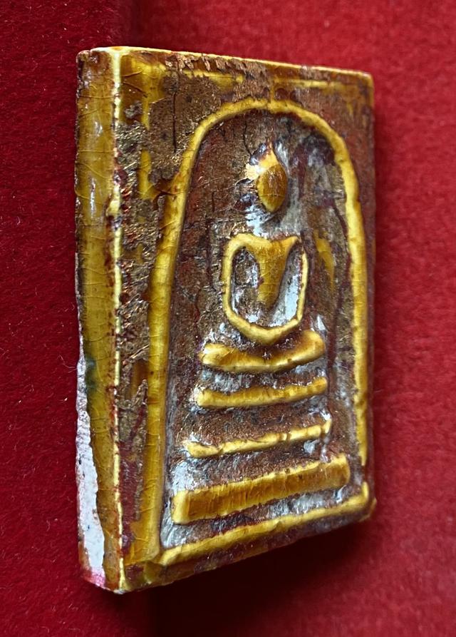 รูป พระสมเด็จ เคลือบสีเหลือง ดินเกาลินจากจีน ลงชาดปิดทอง จากกรุวัดพระแก้ว วังหน้า 4
