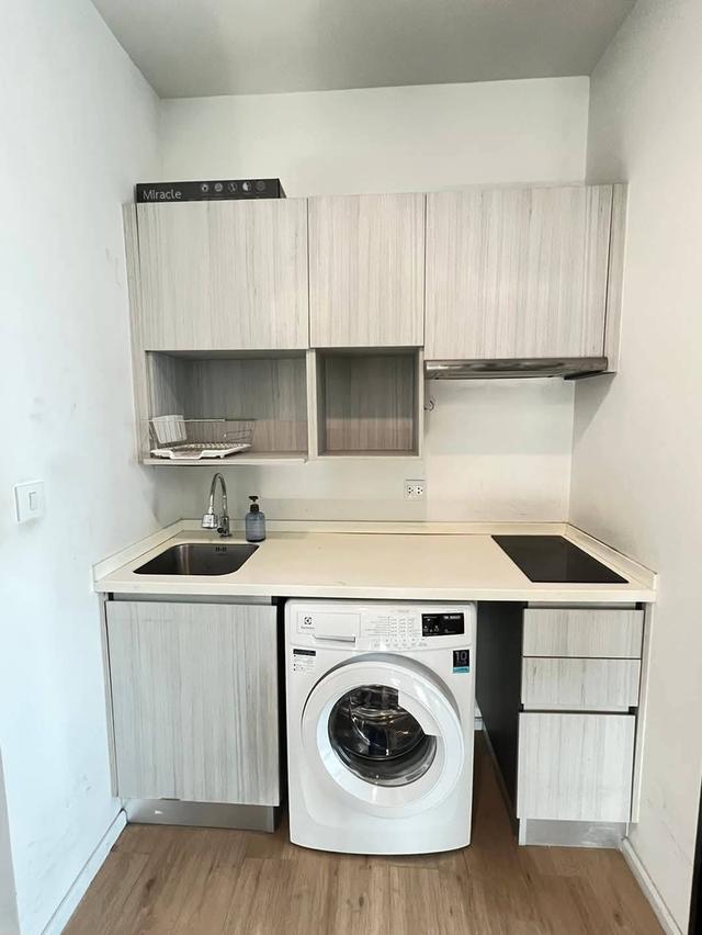 Notting Hill Condo Sriracha 6