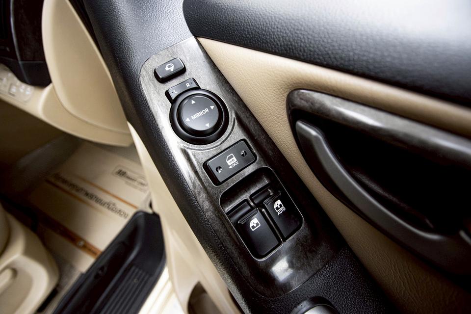 HYUNDAI H-1 2.5 DELUXE  2018  7