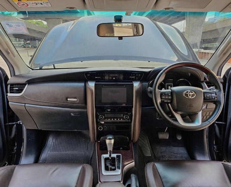 รูป Toyota Fortuner 2.4 V AT ปี 2019 5