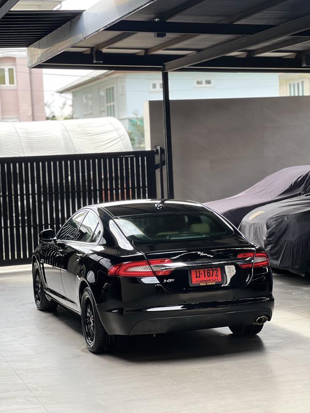 Jaguar XF 2.2D 13