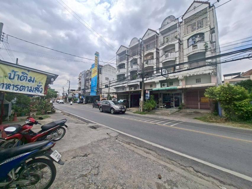 ขายตึก 4 ชั้น ถนนบางกรวย- ไทรน้อย นนทบุรี 3