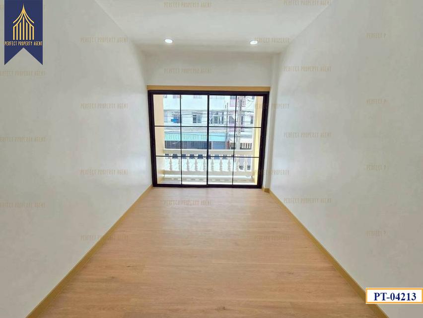 ทาวน์เฮ้าส์รสสุคนธ์ บางใหญ่ พร้อมอยู่ 12