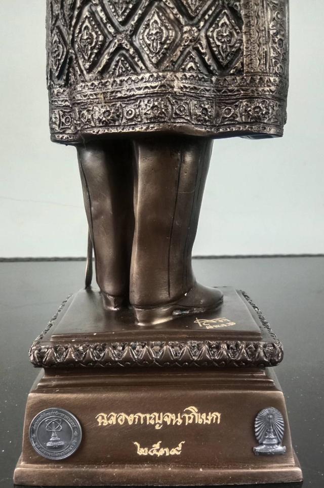 654.พระบรมรูปหล่อในหลวงรัชกาลที่ 9 พระบาทสมเด็จพระปรมินทรมหาภูมิพลอดุลยเดช (รมดำ) รูปที่ 13