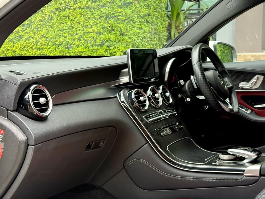2020 BENZ GLC 250 COUPE AMG รถมือเดียวออกป้ายแดง รถวิ่งน้อย เข้าศูนย์ทุกระยะ รถไม่เคยมีอุบัติเหตุครับ 11