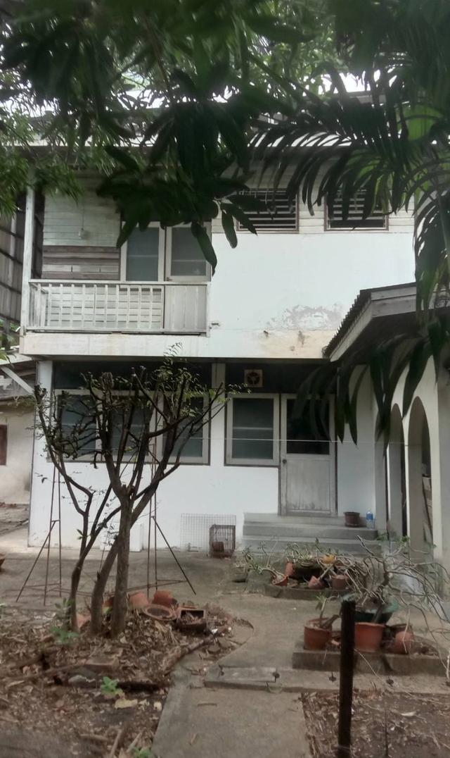 ขายลดราคา ที่ดิน พร้อมบ้านไม้ ถนนสาทรใต้ (ซ.เจริญราษฏร์1 แยก 3 ) โฉนด 190 ตรว. 10