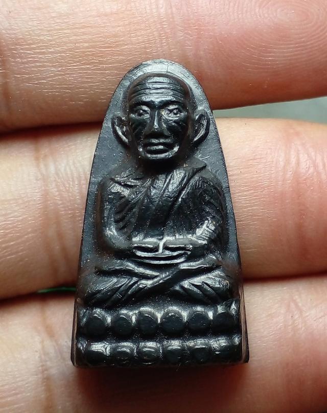 รูปหล่อ หลวงปู่ทวด วัดช้างให้ หลังตัวหนังสือ 