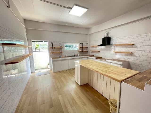 ให้เช่าโฮมออฟฟิศ 4 ชั้น พื้นที่ใหญ่ 100 ตร.ว.ซอยพัฒนาการ 97 ใกล้ทางด่วนและมอเตอร์เวย์ ใช้เป็นสำนักงาน โชว์รูม ศูนย์กระจายสินค้า หรืออยู่อาศัย ที่จอดรถ 5