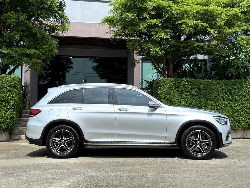2022 BENZ GLC 220D AMG รถมือเดียวออกป้ายแดง รถวิ่งน้อย เข้าศูนย์ทุกระยะ ไม่เคยมีอุบัติเหตุครับ รูปที่ 2