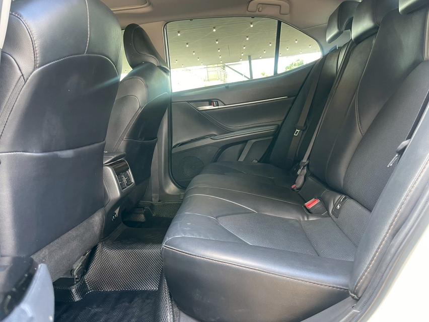 TOYOTA. CAMRY Sedan 4dr SA 8sp FWD 2.5 G Y2020. สีขาว ออโต้