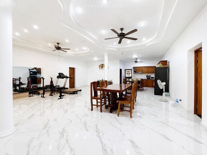 Urgent Sale — Detached House with Large Land in Huai Yai, PattayaDetached house with large land plot for urgent sale in Huai Yai. 13