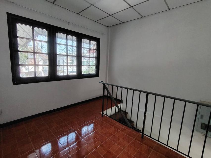 ให้เช่าหมู่บ้านวังทอง ติดถนนใหญ่ ซอยวิภาวดีรังสิต 47 บ้านแฝด 2 ชั้น มี 3 ห้องนอน 2 ห้องน้ำ 8