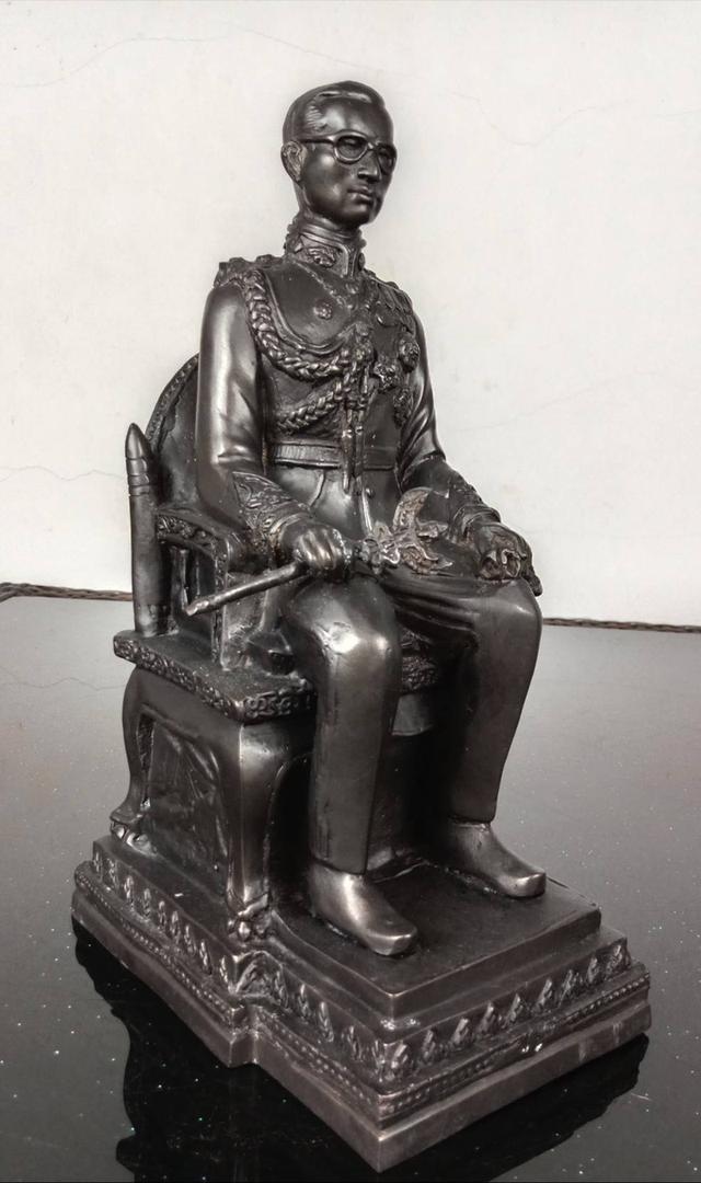 571.พระบรมรูปหล่อในหลวงรัชกาลที่ 9 พระบาทสมเด็จพระปรมินทรมหาภูมิพลอดุลยเดช ทรงประทับนั่งบัลลังก์ 6