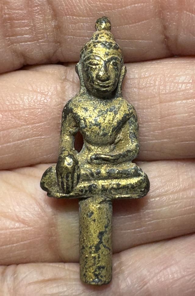 พระยอดธงเก่า ศิลป์สวย ไม่ทราบที่