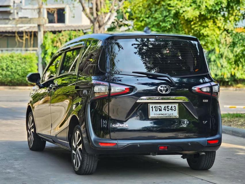 Toyota sienta 1.5 V ตัวท็อป 6