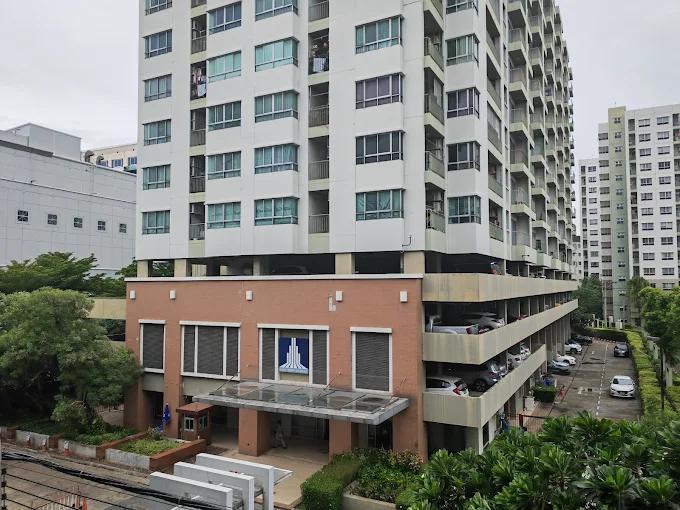 1-bedroom condo for rent in Ram Intra-Lak Si. Conveniently located by bus and BTS. 3