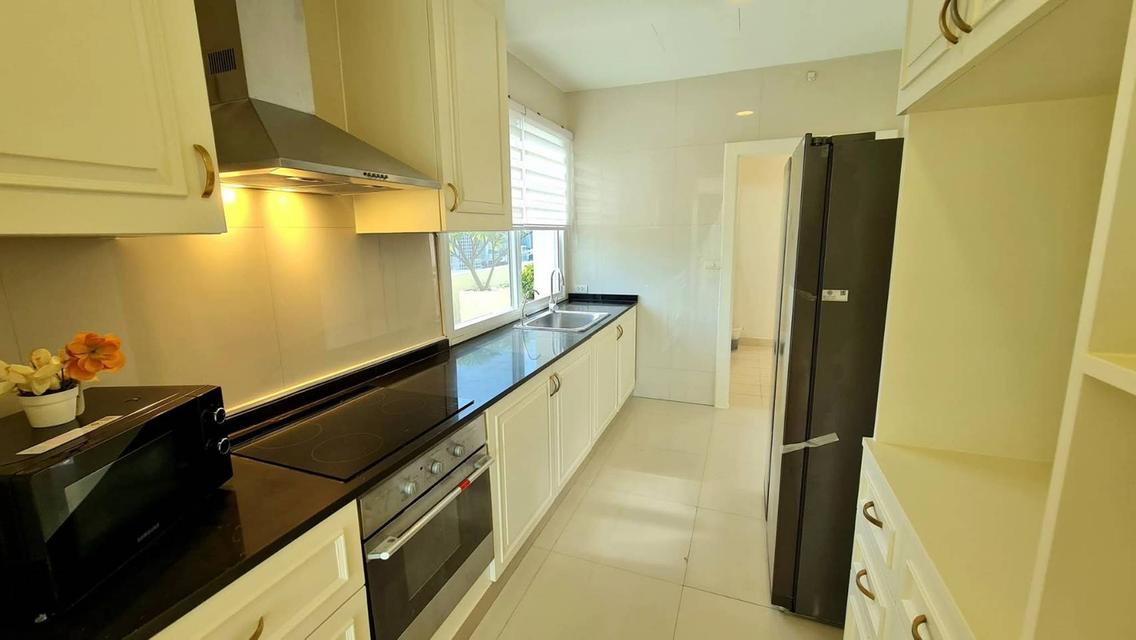 Penthouse duplex for rent, 22nd-23rd floor, Piyathip Place, Sukhumvit 39. Excellent location, convenient transportation, near ASB International School 11