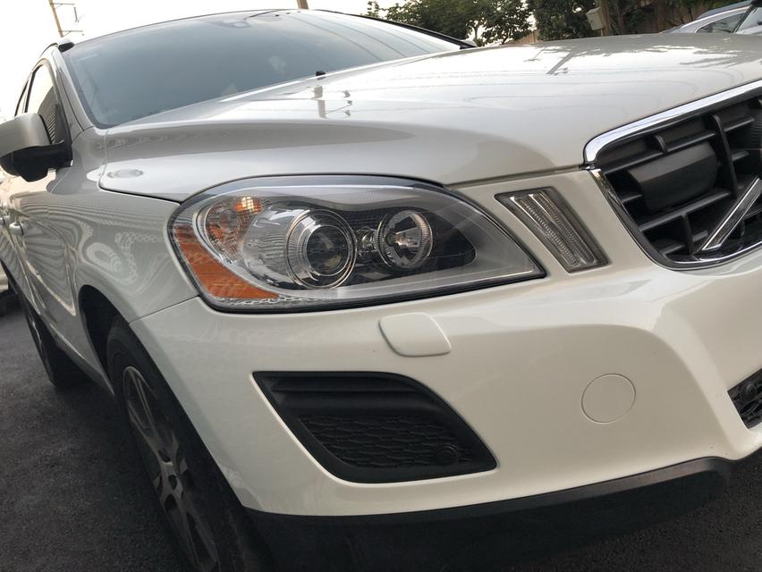 Volvo สีขาว XC60 ประหยัดน้ำมัน รูปที่ 6