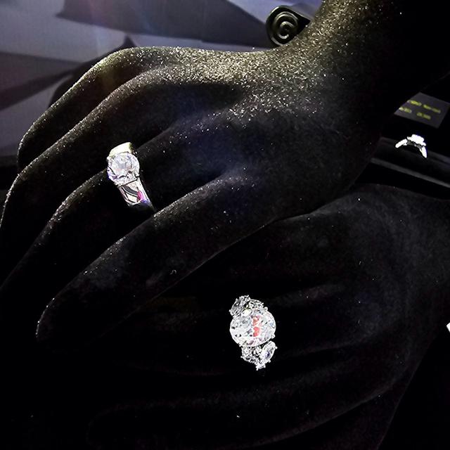แหวนที่ เหมาะสำหรับคุณผู้ หญิง หรูหรา สวยงาม มีใบรับรองทุกชิ้น 3