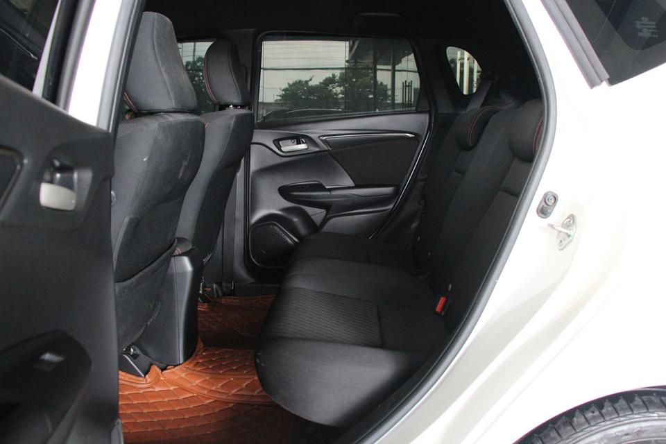 Honda Jazz 1.5RS hatchback 8