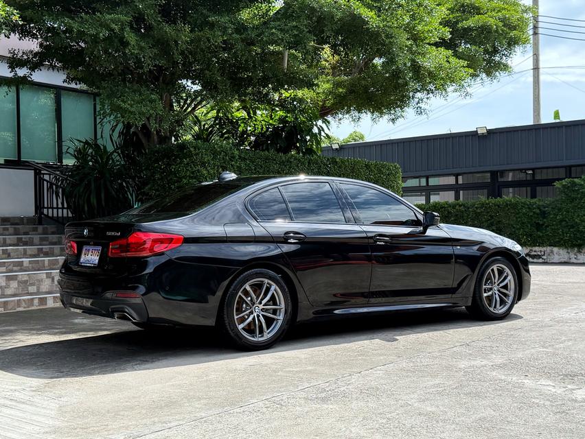 2020 BMW 520D MSPORT G30 รถมือเดียวออกป้ายแดง รถวิ่งน้อย เข้าศูนย์ทุกระยะ ไม่เคยมีอุบัติเหตุครับ 3