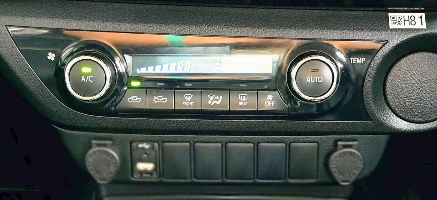 Toyota Revo 2.4G ปี19 9